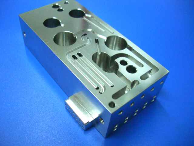 CNC Machined Block for Gas Analyser Equipment Electro Polish Finish  